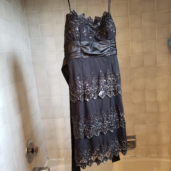 Short formal dress - Picture 2 of 5